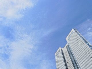 Fototapeta na wymiar ホテル、青空、雲