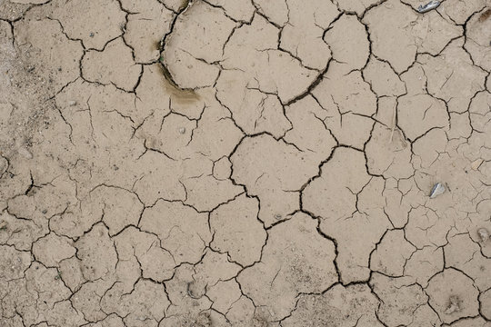 s&eacute;cheresse terre mati&egrave;re aride sec changement climatique craquelure craquel&eacute; manque eau d&eacute;sert texture