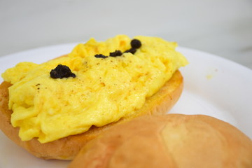 Scrambled eggs with black truffles sauce