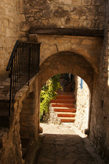 Naklejka premium Escalier, arcade, vieilles pierres