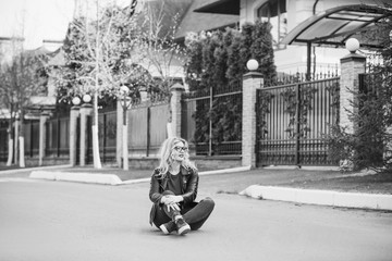  Pretty modern plus size lady lifestyle, woman&rsquo;s beauty. Female model with large size of figure posing outdoor