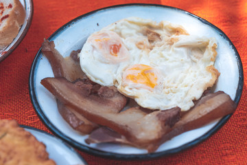 Eggs, potatoes and bacon served on a plate
