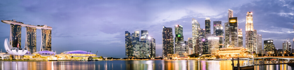 Fototapeta na wymiar SINGAPORE, SINGAPORE - MARCH 2019: Vibrant panorama background of Singapore skyline at the business bay