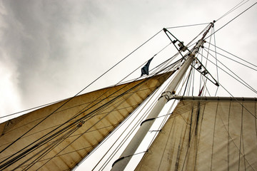 Obraz premium Ships mast and sails