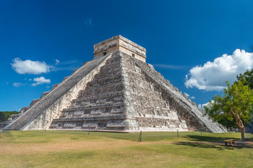 Fototapeta na wymiar Chichen Itza showing the massive stone pyramid known as El Castillo which dominates the complex in the Yucatan peninsula Mexico.