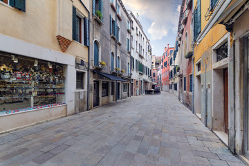 Fototapeta na wymiar The street in Venice. Day foto.