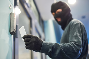 robber using electronic key - obrazy, fototapety, plakaty