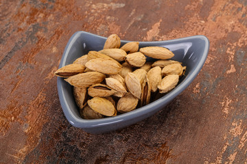 Unpeeled Almonds nuts