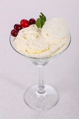 Ice cream with dry plum