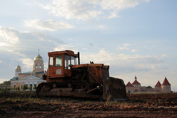 Fototapeta premium Bender fortress. Construction and restoration work with the help of an archaic bulldozer of the USSR. Ottoman stronghold (citadel) on the banks of the Dniester.
