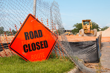 Road closed sign at a construction area. - 274804465