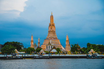 Naklejka premium King Zheng Temple on the Mekonan River in Bangkok, Thailand