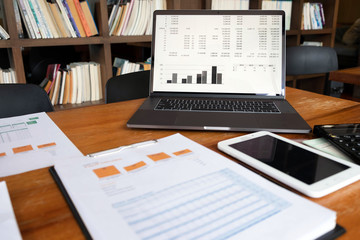 Obraz premium Businessmen, finance, accounting work, checking accounts, using calculators and finding information