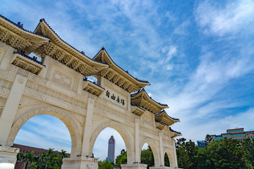Fototapeta na wymiar The main gate of National Taiwan Democracy Memorial Hall ( National Chiang Kai-shek Memorial Hall ) The Chinese archways are located on Liberty Square. Taipei, Taiwan.