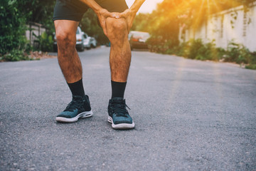 Men with knee pain while jogging