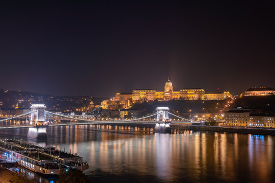 Night view of the famous Széchenyi Chain Bridge with Buda Castle