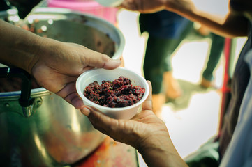 The hands of refugees have been aided by charity food to alleviate hunger : Feeding Concepts : Hand...