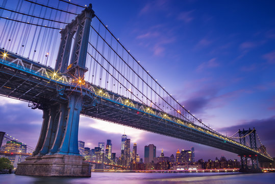 Stunning view of Manhattan Bridge © maramas