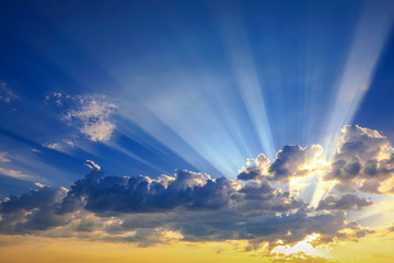 cloudy sky with penetrating sunshine