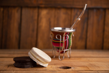 The alfajores are Argentine chocolate cakes and dcaramel