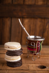 The alfajores are Argentine chocolate cakes and dcaramel