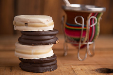 The alfajores are Argentine chocolate cakes and dcaramel