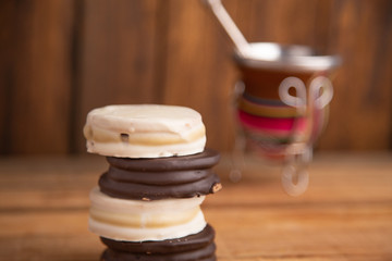 The alfajores are Argentine chocolate cakes and dcaramel