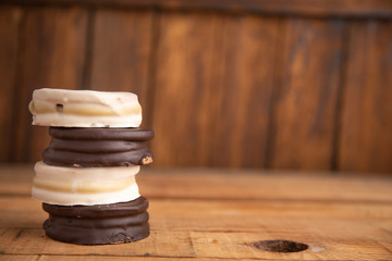The alfajores are Argentine chocolate cakes and dcaramel