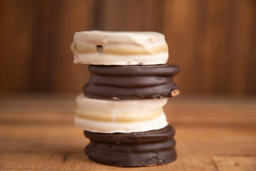 The alfajores are Argentine chocolate cakes and dcaramel