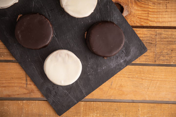 The alfajores are Argentine chocolate cakes and dcaramel