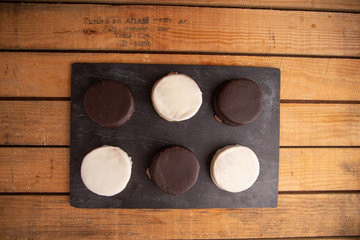 The alfajores are Argentine chocolate cakes and dcaramel