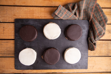 The alfajores are Argentine chocolate cakes and dcaramel