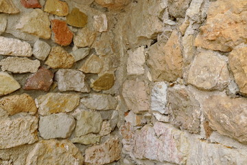 Mur ancien en pierres avec creux