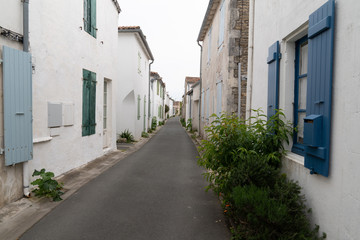 Fototapeta na wymiar white house street in Saint Martin de Re France