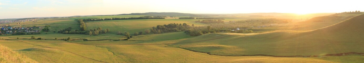 Fototapeta na wymiar panorama landscape of the green field 