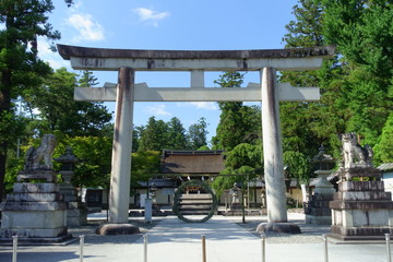 滋賀県、多賀大社の夏越しの大祓の茅の輪と境内の風景