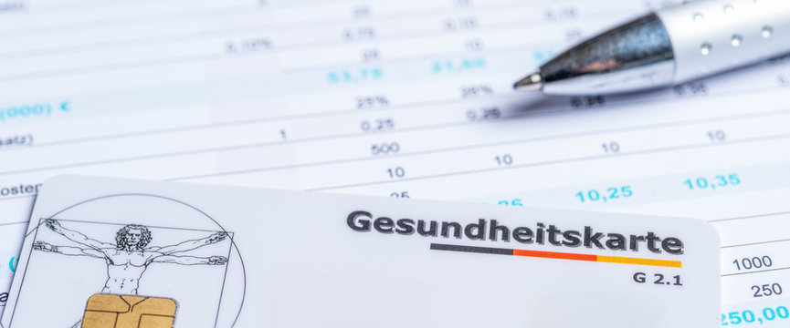 Gesundheitskarte mit Dokumenten