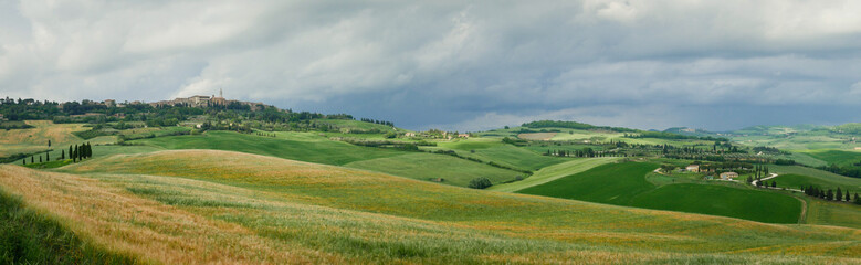Fototapeta premium Panorama of Tuscan field and town of Pienza