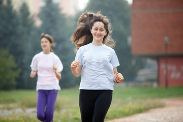 Obraz premium portrait of young teenage girls outdoors