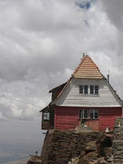 Fototapeta na wymiar Skihütte in Bolivien