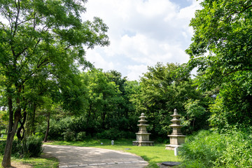 Fototapeta na wymiar pagoda garden in seoul