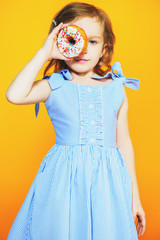 girl with donut