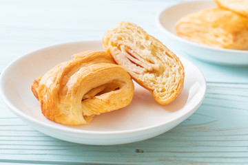 Obraz na płótnie Canvas Homemade ham cheese croissant