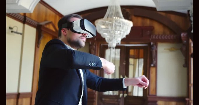 Male conductor training in vr headset