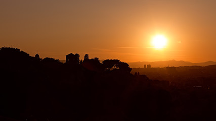 Atardecer sobre la ciudad de Barcelona visto de Montjuic. 