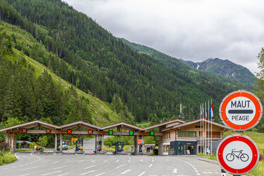 Maut Station an Pass in den Alpen in Österreich