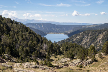 le lac des Bouillouses au printemps