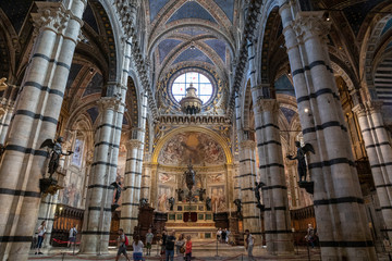 Fototapeta premium Panoramic view of interior of Siena Cathedral (Duomo di Siena)