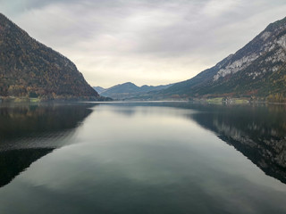 Fototapeta na wymiar Obertraun lake in the mountains