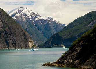 Obraz premium Fjords in Alaska, Tracy Arm Glacier, Mountains and lakes, ships sailing in fjords, Ice in water, snow on mountain, Tourism in Alaska